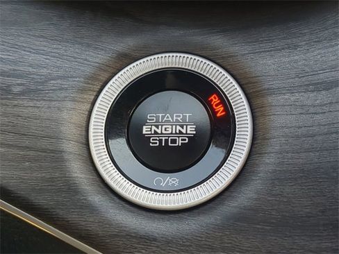 Used 2024 Jeep Grand Cherokee L Limited w/ Black Appearance Package image 36