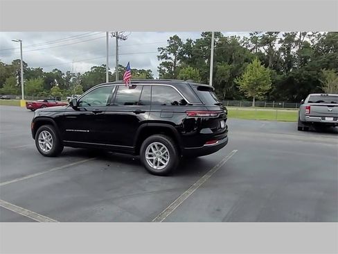 New 2025 Jeep Grand Cherokee Laredo X w/ Luxury Tech Group I image 29