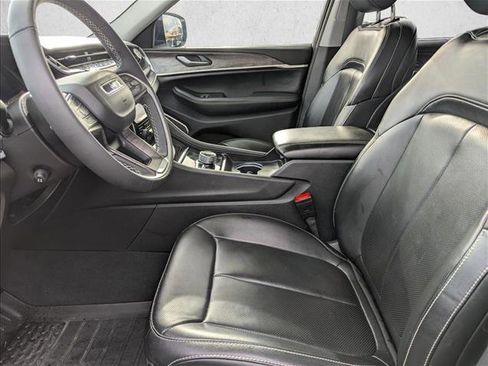 Used 2024 Jeep Grand Cherokee L Limited w/ Luxury Tech Group II image 16