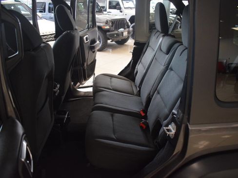 Used 2018 Jeep Wrangler Unlimited Sport S AWD/4WD image 66