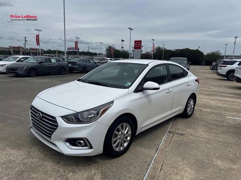 Used 2021 Hyundai Accent SEL w/ Cargo Package FWD image 3