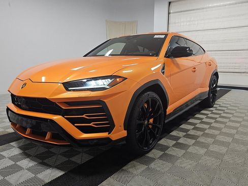 Used 2021 Lamborghini Urus image 2