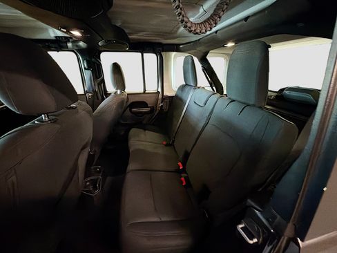 Used 2018 Jeep Wrangler Unlimited Sport S AWD/4WD image 26