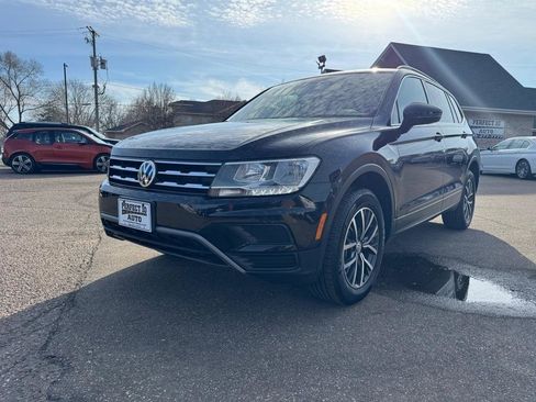 Used 2019 Volkswagen Tiguan SE w/ Panoramic Sunroof Package image 11
