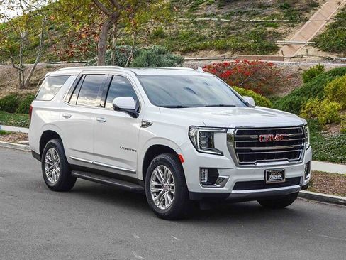 Used 2022 GMC Yukon SLT w/ SLT Premium Package image 8