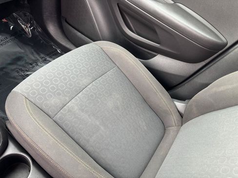 Used 2018 Chevrolet Trax LS AWD/4WD image 28