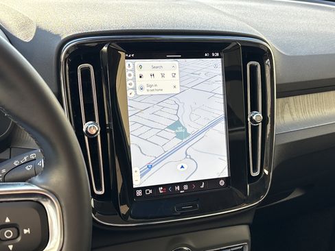 Used 2025 Volvo XC40 B5 Core image 24