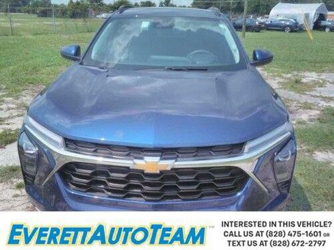 Used 2024 Chevrolet Trax LT FWD image 1