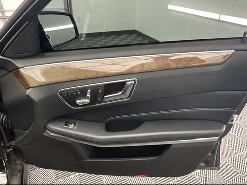 Used 2014 Mercedes-Benz E 350 4MATIC Sedan image 16