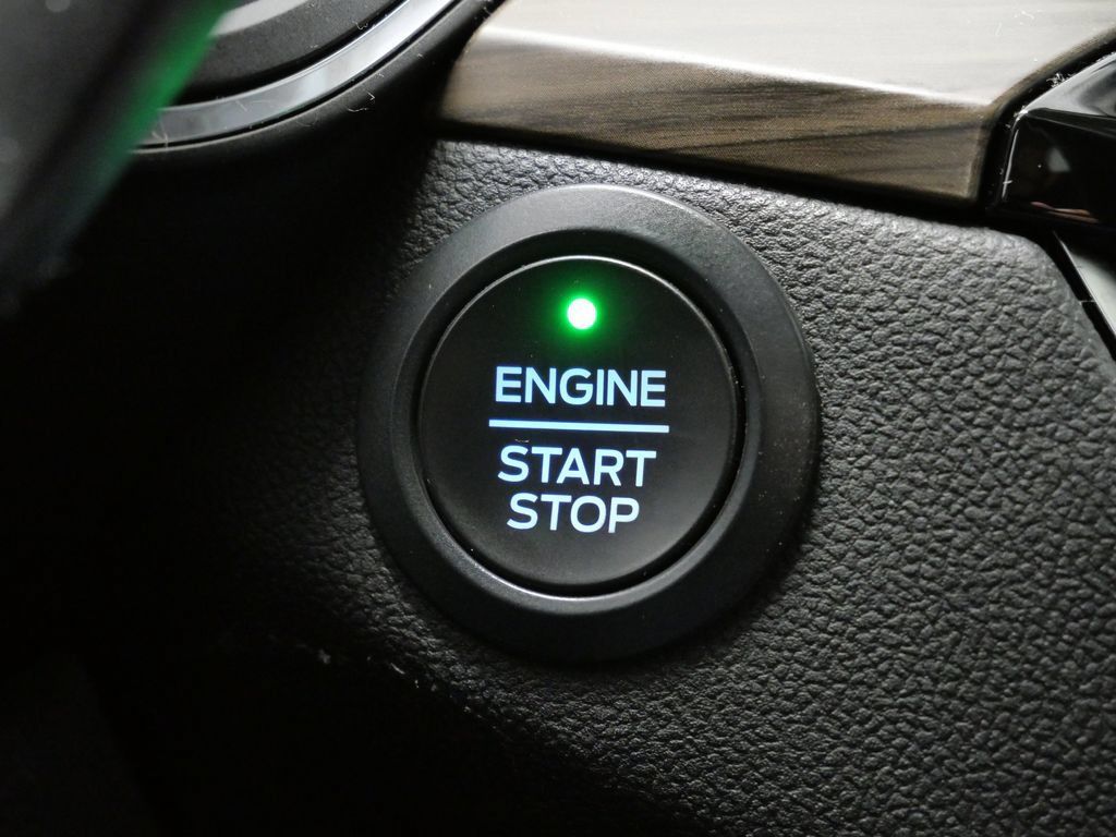 Used 2020 Ford Escape Titanium AWD/4WD image 29