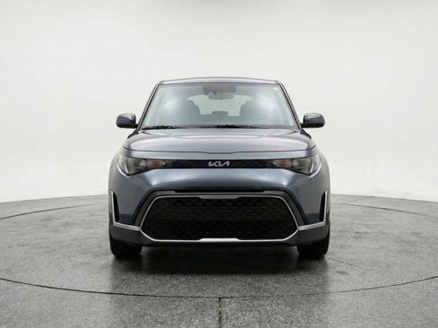 Used 2025 Kia Soul LX w/ LX Technology Package FWD image 2