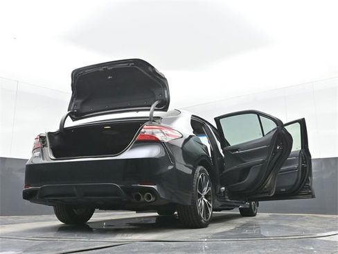 Used 2018 Toyota Camry L image 52