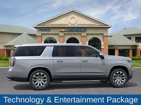 New 2026 Chevrolet Suburban Premier image 6