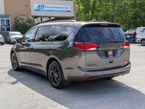 Used 2020 Chrysler Pacifica Limited w/ Advanced Safetytec Group FWD image 9