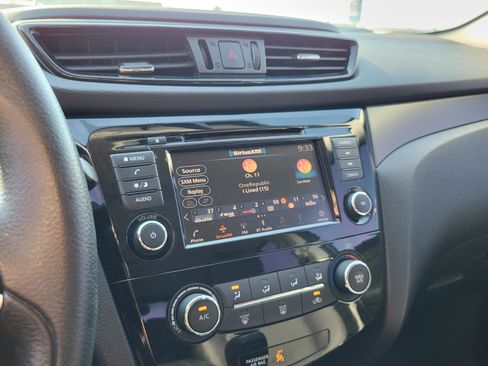 Used 2019 Nissan Rogue Sport S image 26