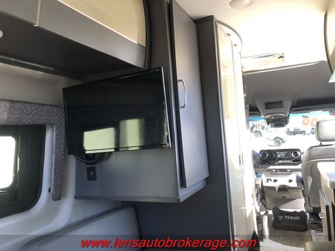 Used 2020 Mercedes-Benz Sprinter 2500 image 22