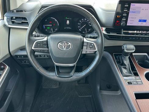 Used 2024 Toyota Sienna XLE AWD/4WD image 17