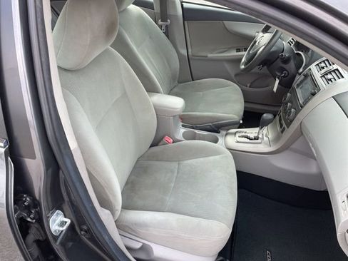 Used 2013 Toyota Corolla LE image 37
