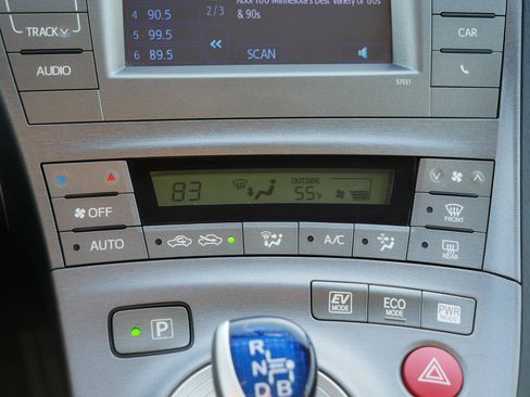 Used 2015 Toyota Prius Two image 23