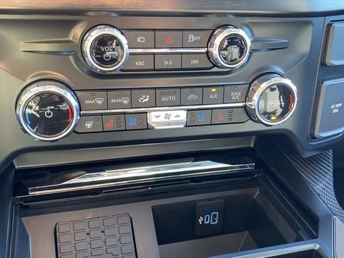 New 2026 Ford F250 Lariat w/ Black Appearance Package AWD/4WD image 18
