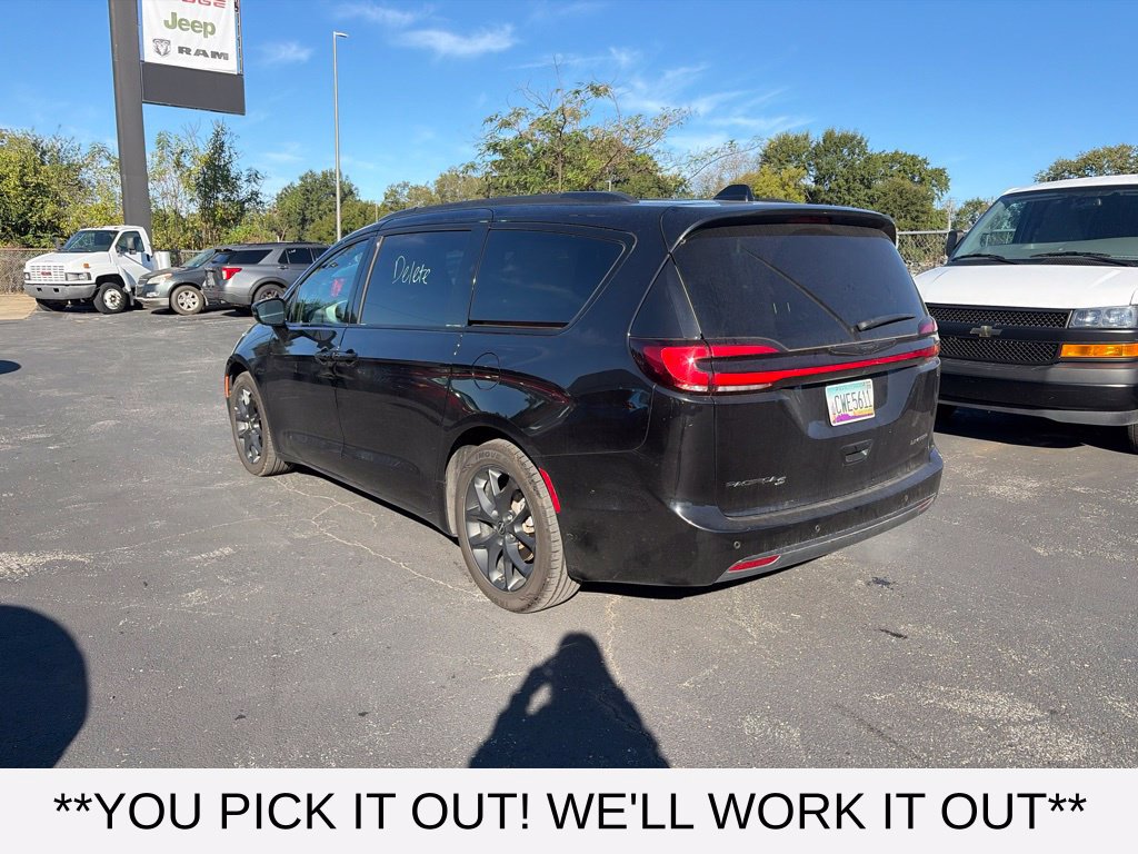 Used 2025 Chrysler Pacifica Limited FWD image 4
