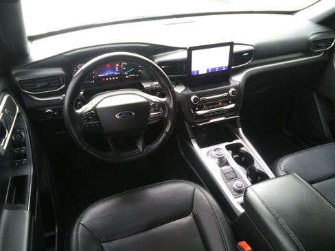 Used 2020 Ford Explorer XLT w/ Equipment Group 202A image 12