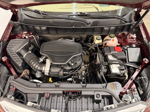 Used 2018 Cadillac XT5 Platinum w/ Driver Assist Package image 9