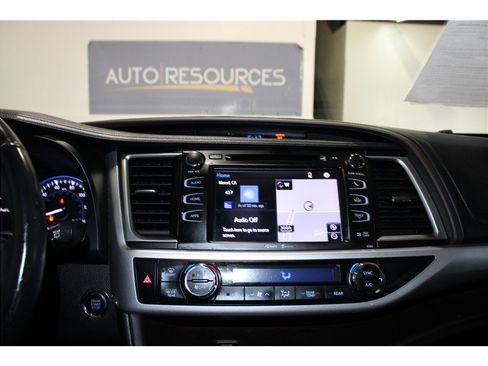 Used 2015 Toyota Highlander XLE image 30