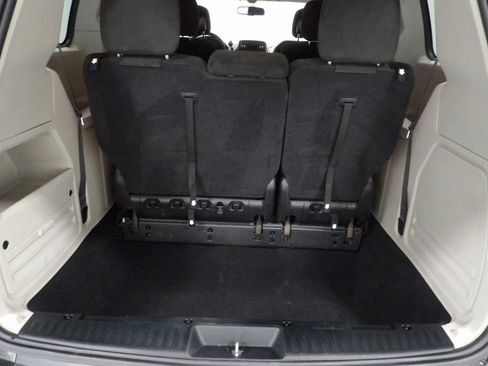 Used 2015 Dodge Grand Caravan American Value Package w/ UConnect Hands-Free Group FWD image 7
