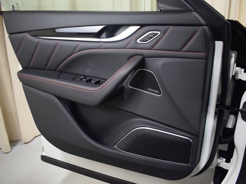 Certified 2022 Maserati Levante GT image 36