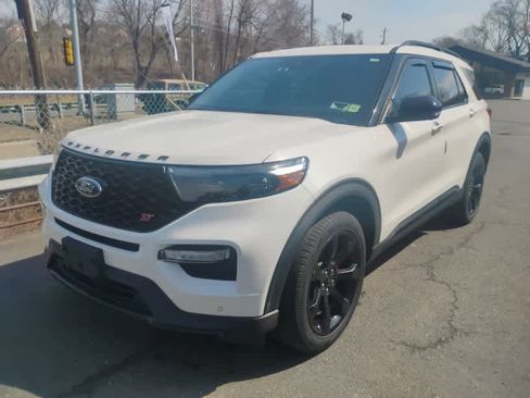 Used 2023 Ford Explorer ST w/ Equipment Group 401A image 4