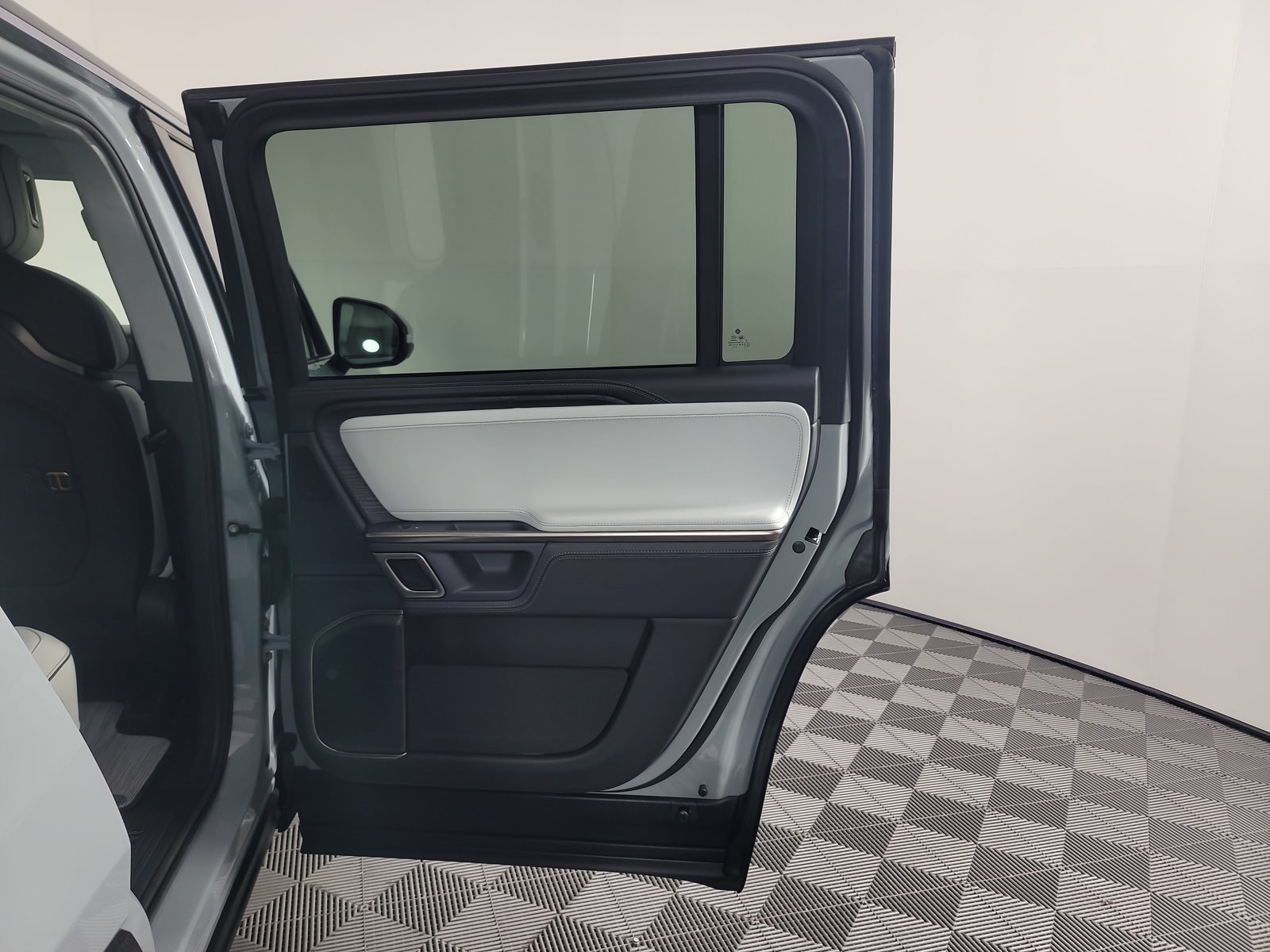 Used 2024 Rivian R1S Adventure Quad AWD/4WD image 19