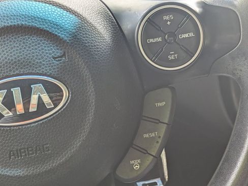 Used 2014 Kia Soul + FWD image 37