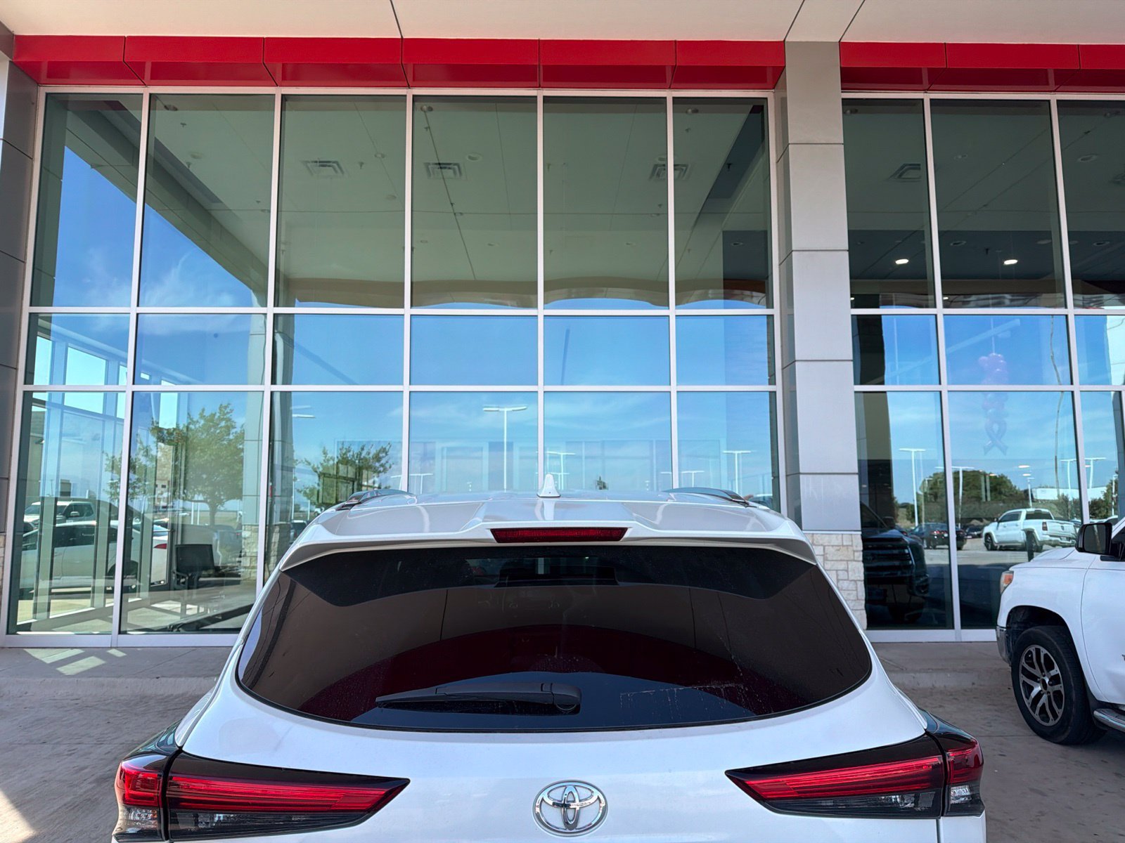 Used 2021 Toyota Highlander XLE FWD image 16