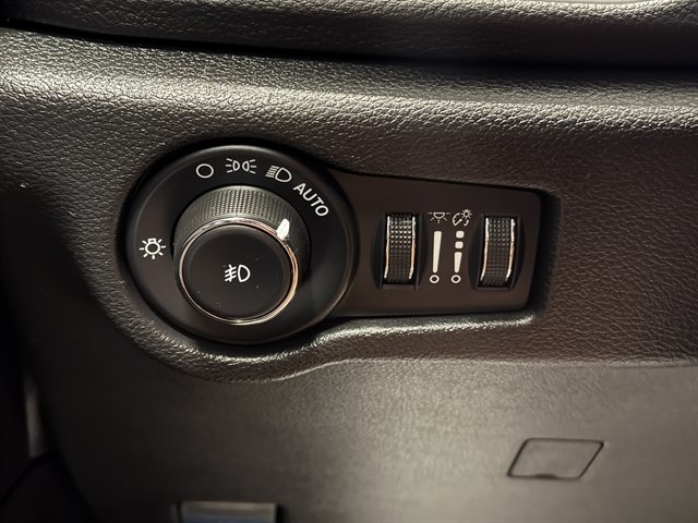 Used 2022 Chrysler Pacifica Touring AWD/4WD image 36
