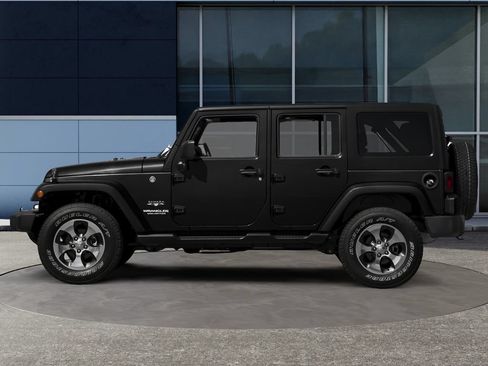 Used 2016 Jeep Wrangler Unlimited Sahara w/ Dual Top Group AWD/4WD image 3