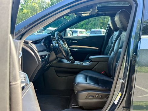 Used 2020 Cadillac XT4 Premium Luxury w/ Cold Weather Package AWD/4WD image 18