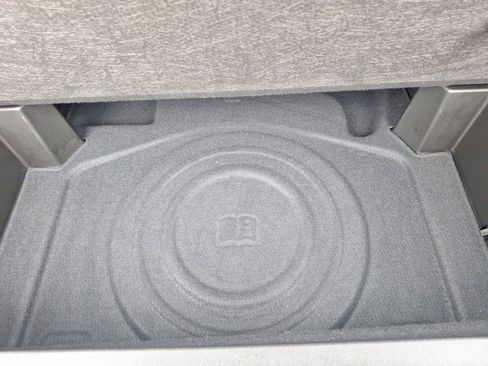 Used 2024 GMC Terrain SLE image 21