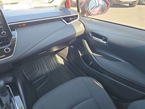 Used 2021 Toyota Corolla LE image 11