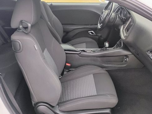 Used 2022 Dodge Challenger SXT image 19