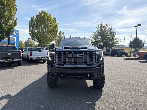 Used 2024 GMC Sierra 3500 Denali Ultimate AWD/4WD image 4