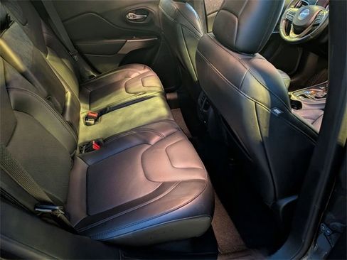 Certified 2020 Jeep Cherokee Latitude Lux w/ Comfort/Convenience Group image 30