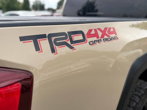 Used 2018 Toyota Tacoma TRD Off-Road w/ Technology Package AWD/4WD image 49