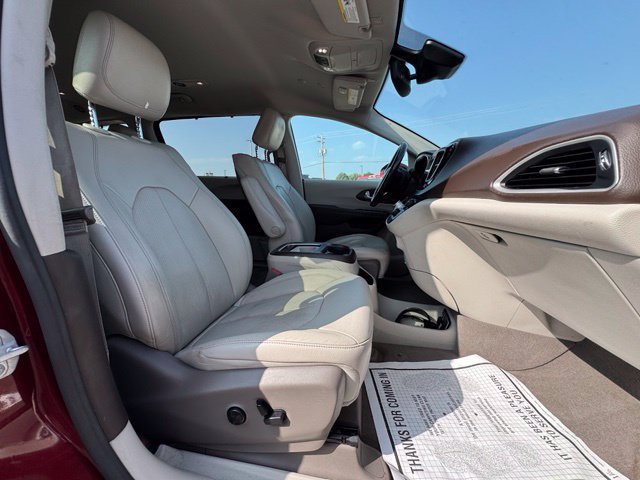 Used 2020 Chrysler Pacifica Touring-L Plus w/ Tire & Wheel Group FWD image 12