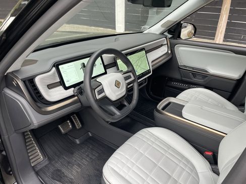 Used 2025 Rivian R1S Premium image 13