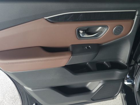 Used 2025 Honda Pilot Elite image 13