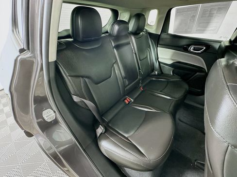 Certified 2022 Jeep Compass Limited AWD/4WD image 35