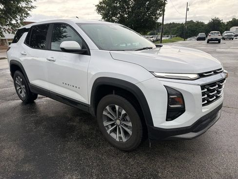Used 2025 Chevrolet Equinox LT FWD image 2