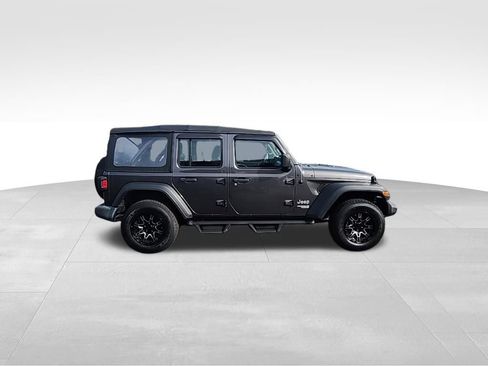 Used 2018 Jeep Wrangler Unlimited Sport image 19