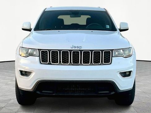 Used 2020 Jeep Grand Cherokee Laredo image 2
